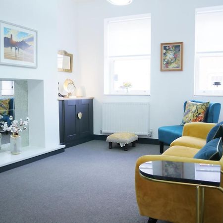 One Bedroom Luxury Ground Floor Apartment With Parking In Heart Holt Holt  Exterior photo