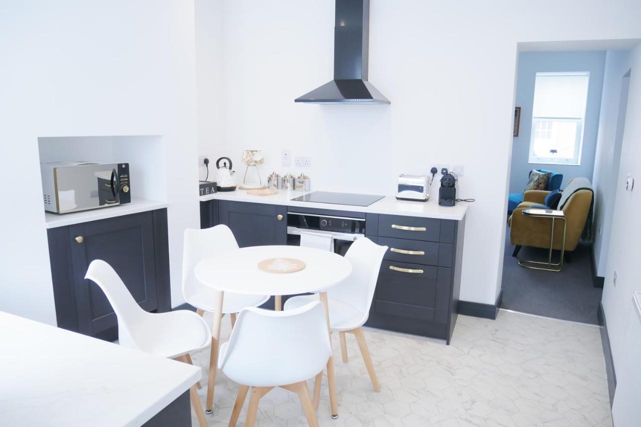 One Bedroom Luxury Ground Floor Apartment With Parking In Heart Holt Holt  Exterior photo